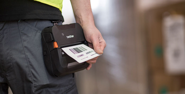 Imprimante portable RJ sur clip ceinture dans un entrepôt