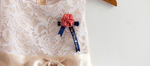 Lint voor gepersonaliseerde broches voor de bruidsmeisjes