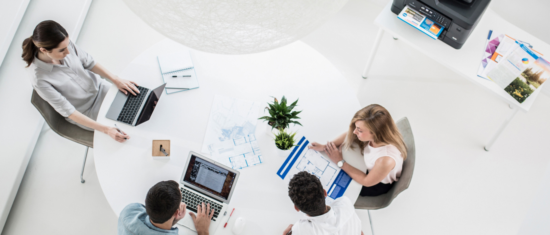 Brother-InkBenefit-Professional-people-in-office-birds-eye-view