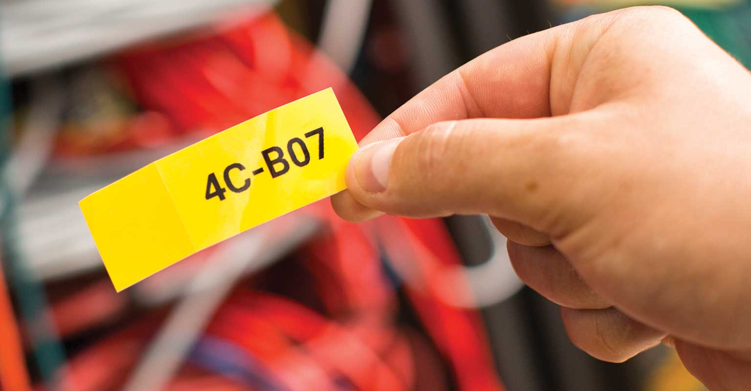 Etichetă personalizată tipărită folosind aplicația Brother Mobile Cable Label Tool