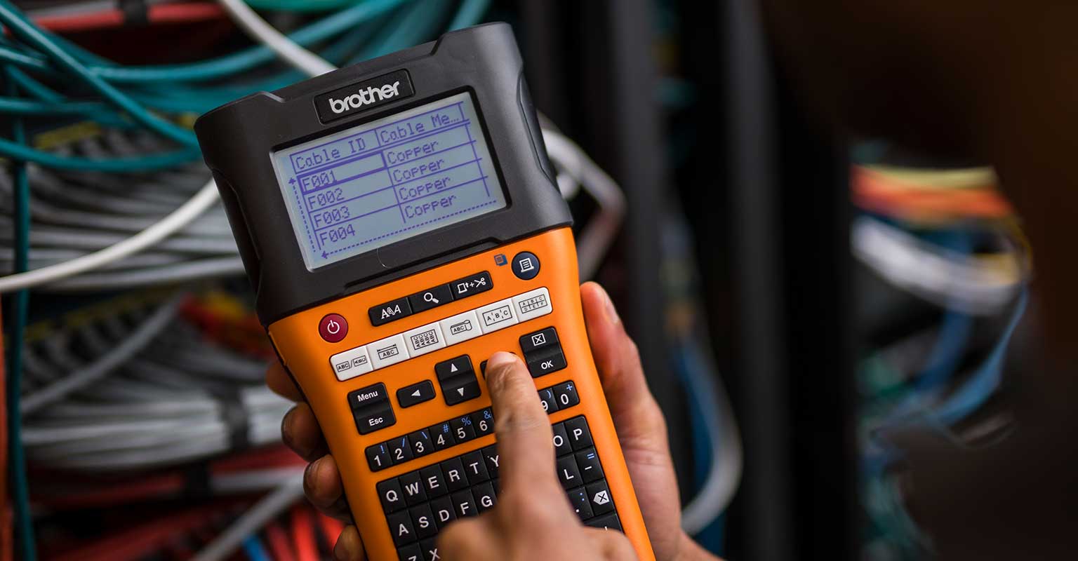 Pre tlač je vybratá tlačiareň štítkov PT-E550W s ID sieťového kábla