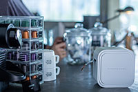 P-touch tlačiareň štítkov CUBE Pro PT-P910BT v kaviarni