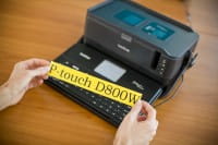 Tiskárna štítků PD-D800W s vytištěným širokým štítkem