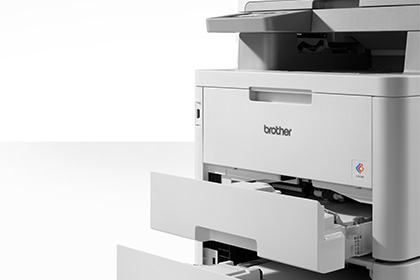 Wyświetlacz urządzenia Brother MFC-L8390CDW i dodatkowy podajnik