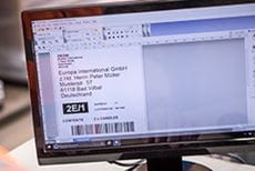 softvér P-touch Editor zobrazený na PC monitore