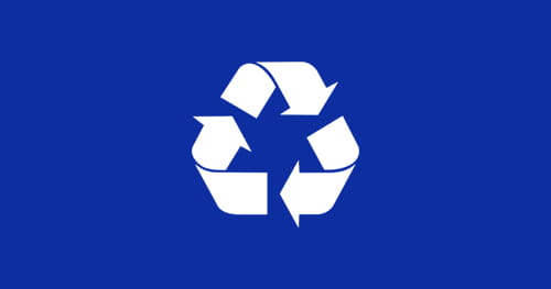 Bílá ikona recyklace v modrém obdélníku