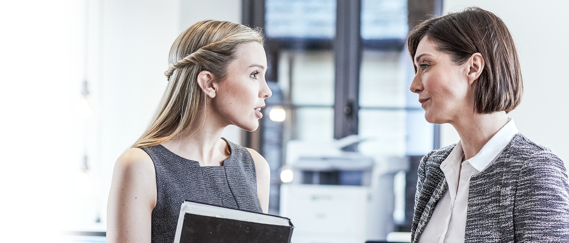 Zweifrauen im Büro