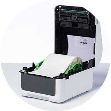 Brother TD-4D Desktop-Etikettendrucker offen mit Etikettenrolle 