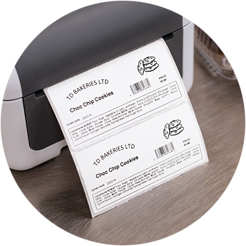 Grau weißer Brother Etikettendrucker der Lebensmitteletiketten ausdruckt