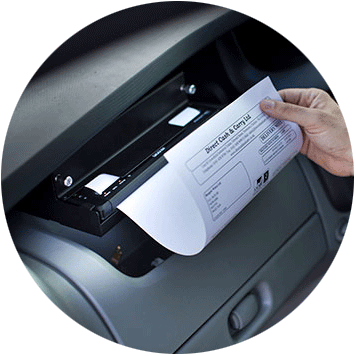 Brother PJ-7 Drucker druckt A4-Dokument aus einer Fahrzeughalterung