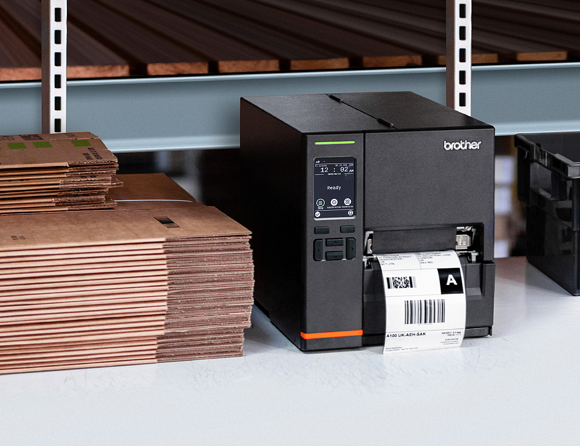 Brother IndustrieetikettendRucker, in WareHausregal Stehend mit Verpackungsmaterial