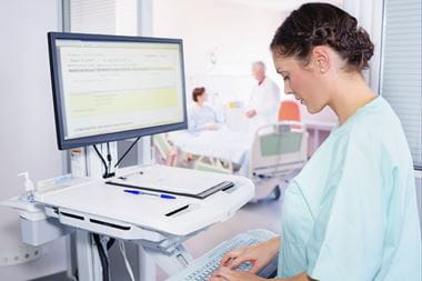 Krankenschwwester Light Patientendaten digital ab