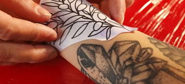 Tattoo-Vorlage auf dem Unterarm Ausgedruckt mit Brother Schablone Drucker PJ-773
