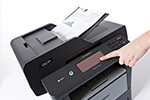 DCP-8250DN ermöglicht beidseitiges Drucken, Kopieren und Scannen