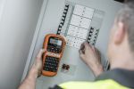 Industrielles Beschriftheitsgerät PT-E110 im Einsatz