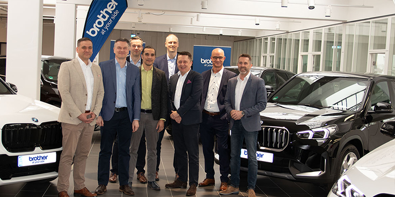 Männer vor neuen BMXi1
