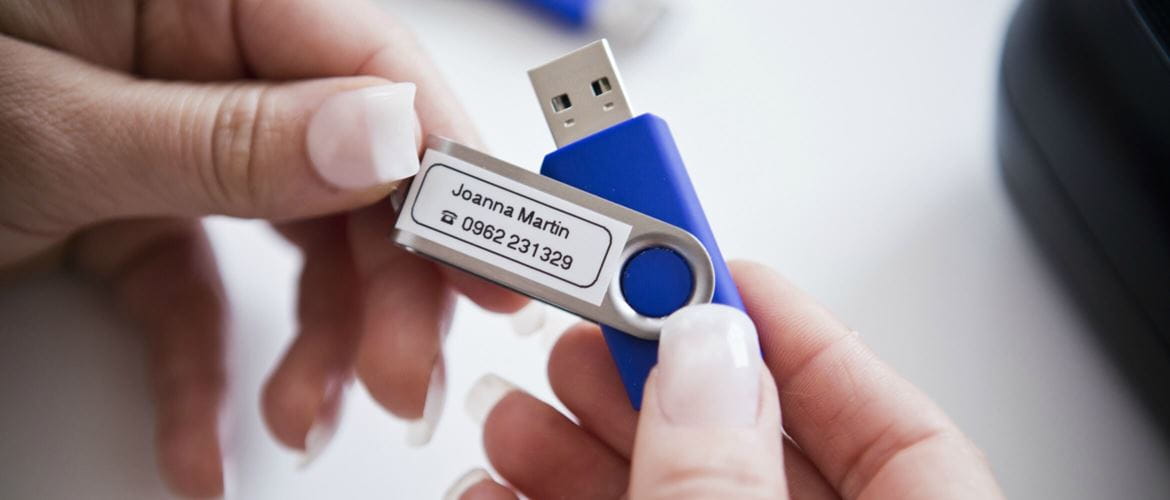 Memoria USB con etiqueta