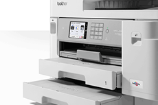 Detalle pantalla y bandejas de impresora multifunción tinta MFC-J5955DW Brother