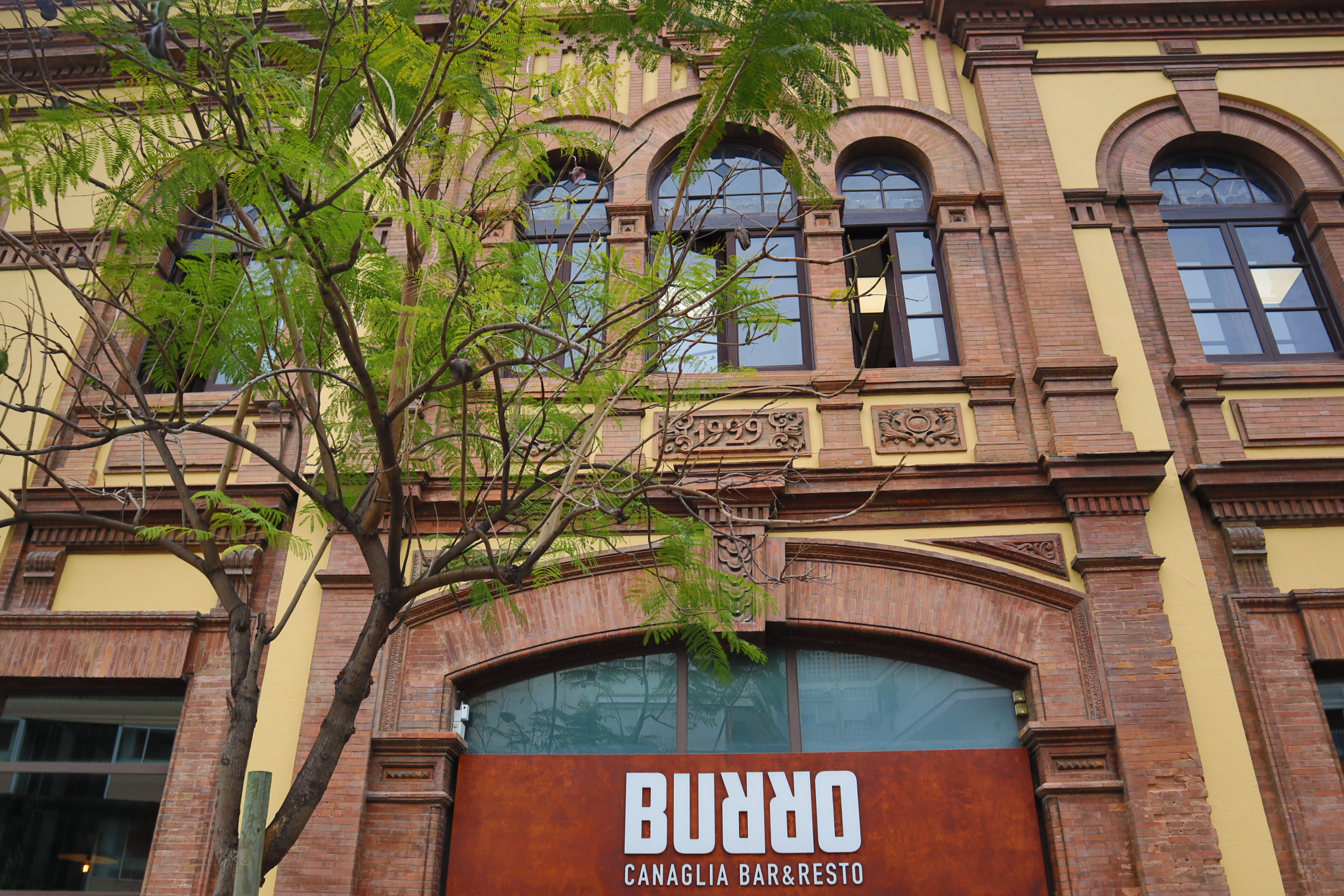 Fachada restaurante Burro Canaglia Sevilla