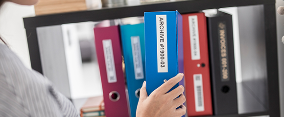 Mappien sisältö on merkattu P-touch tarratulostimella