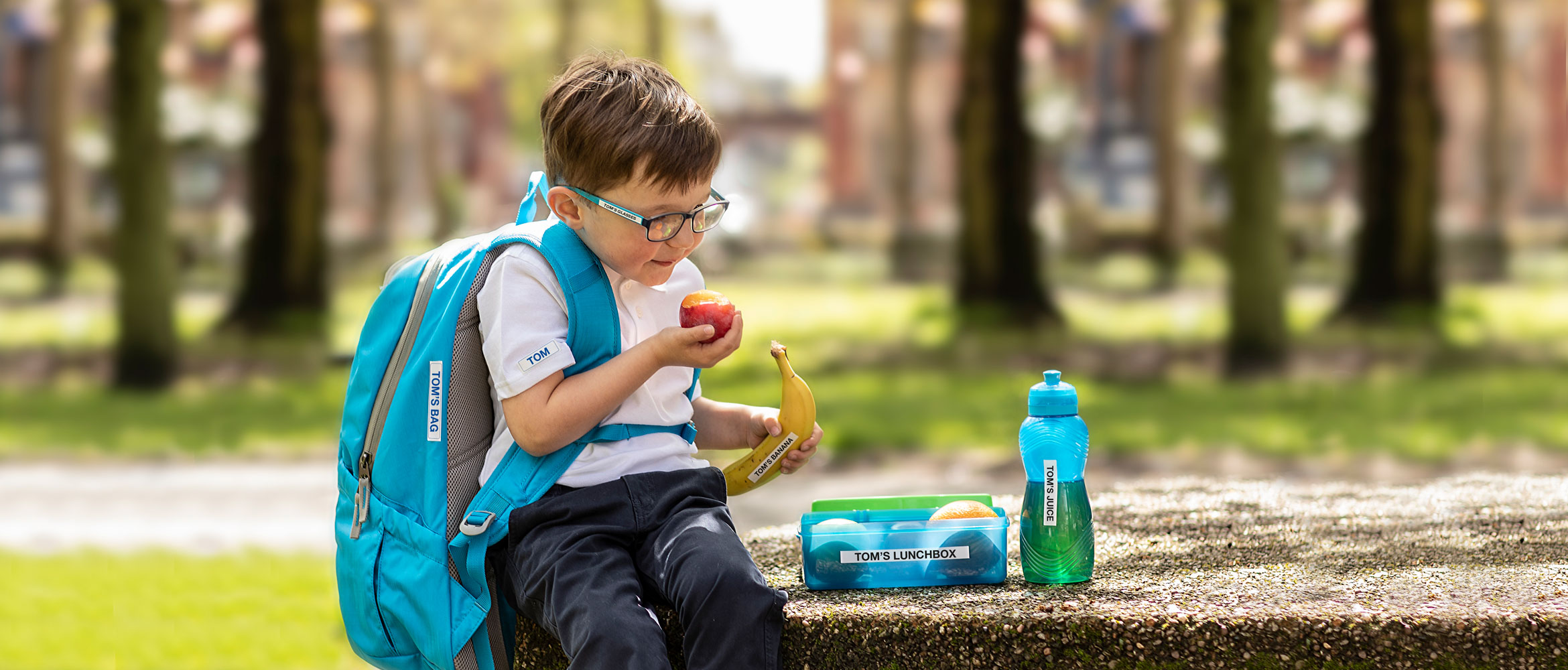 Child eating lunch