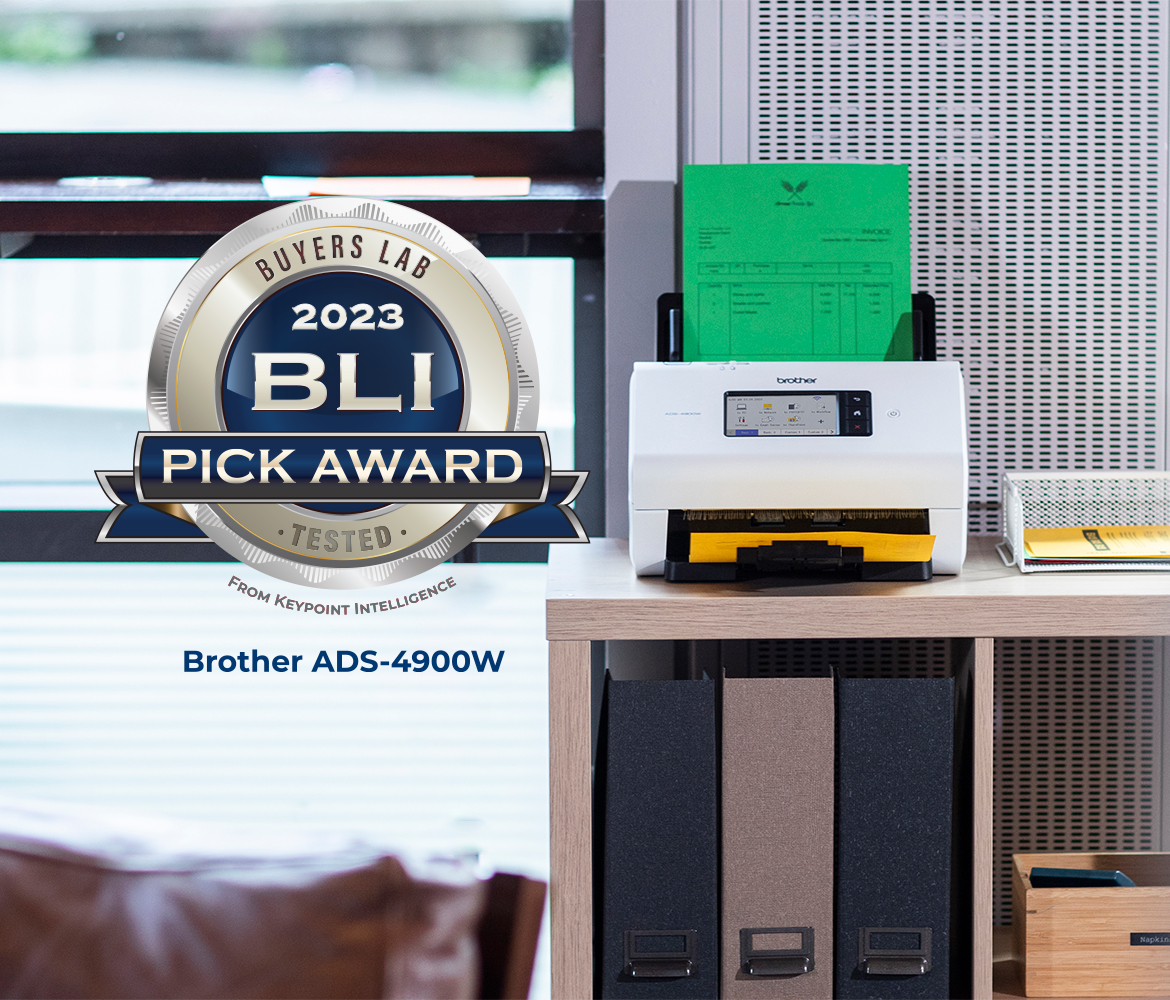 BLI Pick Award 2023 logo ved siden av Brother ADS4900W skanner