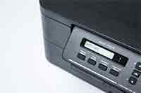 Detail ovládacího panelu s displejem DCP-T310