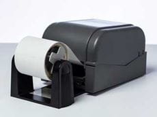 Опционален държач на ролка, инсталиран на етикетен принтер Brother TD-4D