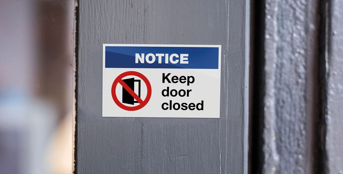 Keep door closed notice