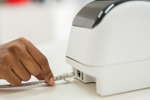 Imprimante d'étiquettes professionnelle QL-820NWB de Brother