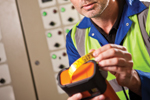 L'étiqueteuse PT-E300VP pour les professionnels du câblage, de l'industrie et de l'électronique