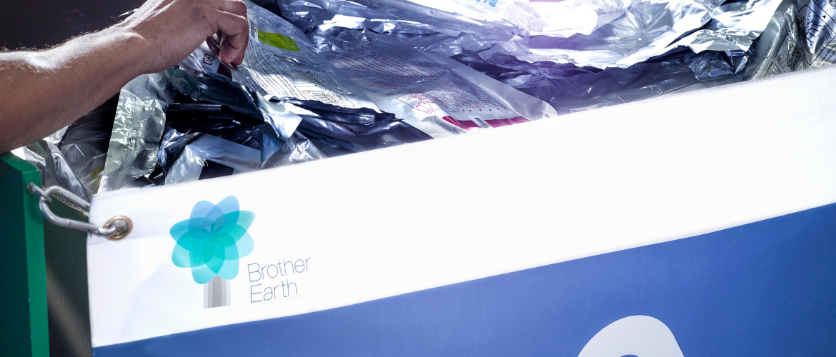 contenitore Brother Earth contenente toner originali per riciclo