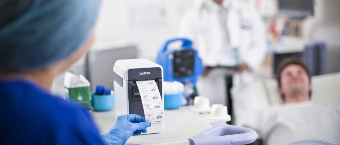 stampante di etichette Brother per la sanità