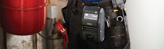 Stampante portatile Brother RJ3150 indossata da un lavoratore sulla cintura