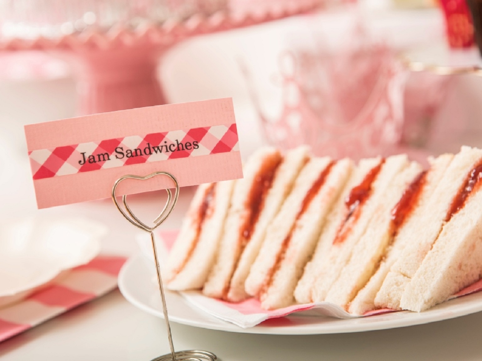 Etichette Brother utilizzate per organizzare buffet con sandwich