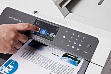 Dettaglio del display touchscreen della stampante multifunzione laser LED a colori Brother DCP9020CDW
