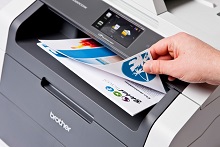 Foglio a colori stampato fronte-retro con stampante multifunzione laser LED a colori Brother DCP9020CDW