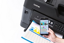 Stampa da smartphone con stampante multifunzione professionale inkjet Brother MFC-J6930DW