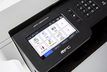 Dettaglio del display touchscreen della stampante multifunzione laser a colori Brother MFC-L8900CDW