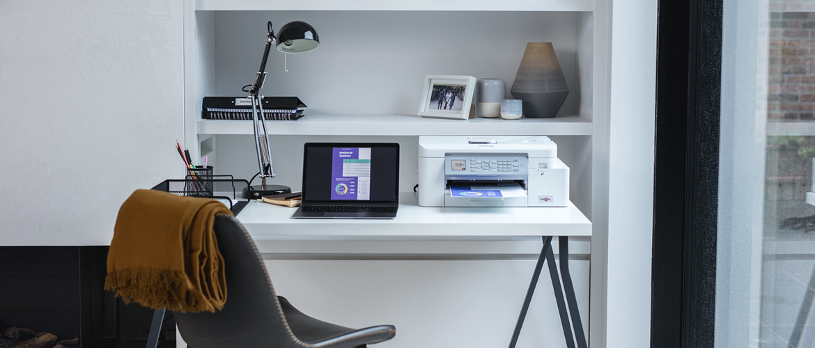 stampante multifunzione inkjet Brother MFC-J4340DW su una scrivania di casa
