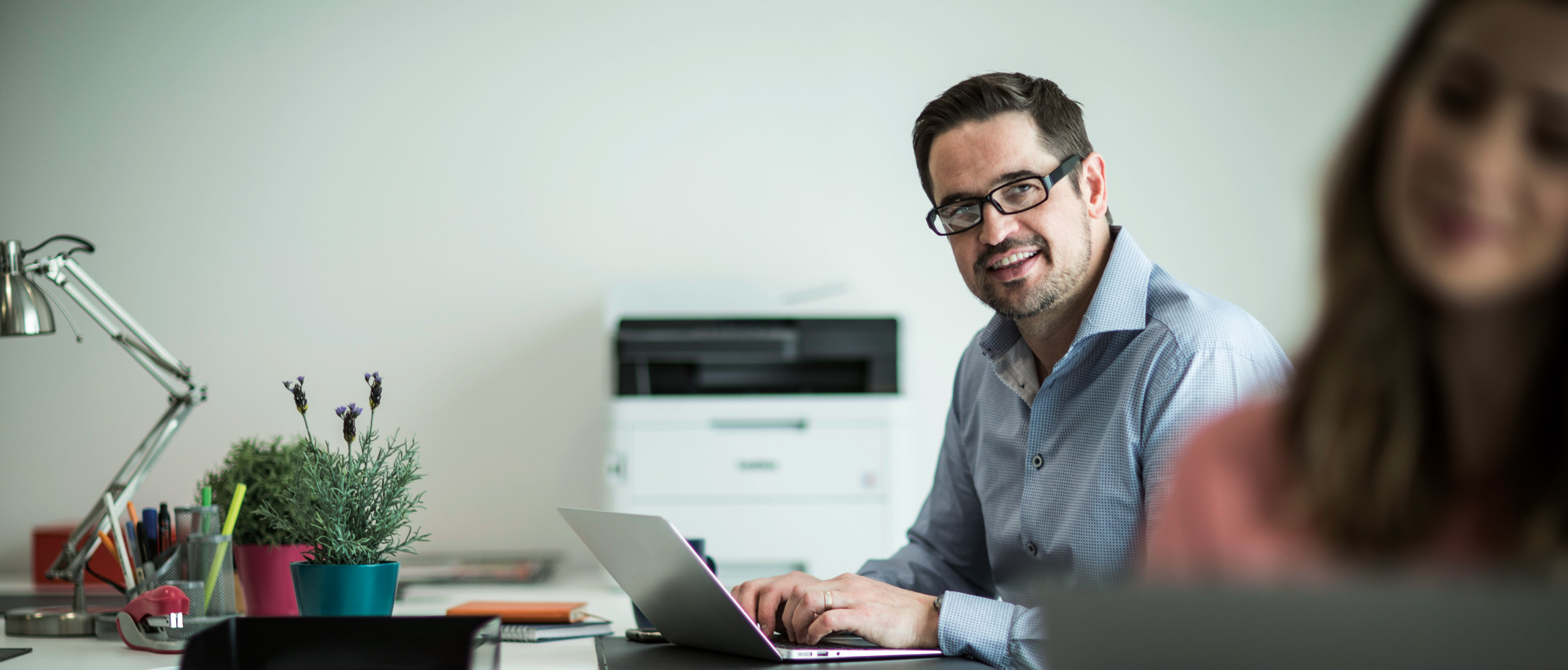 Man-sat-at-desk-with-laptop