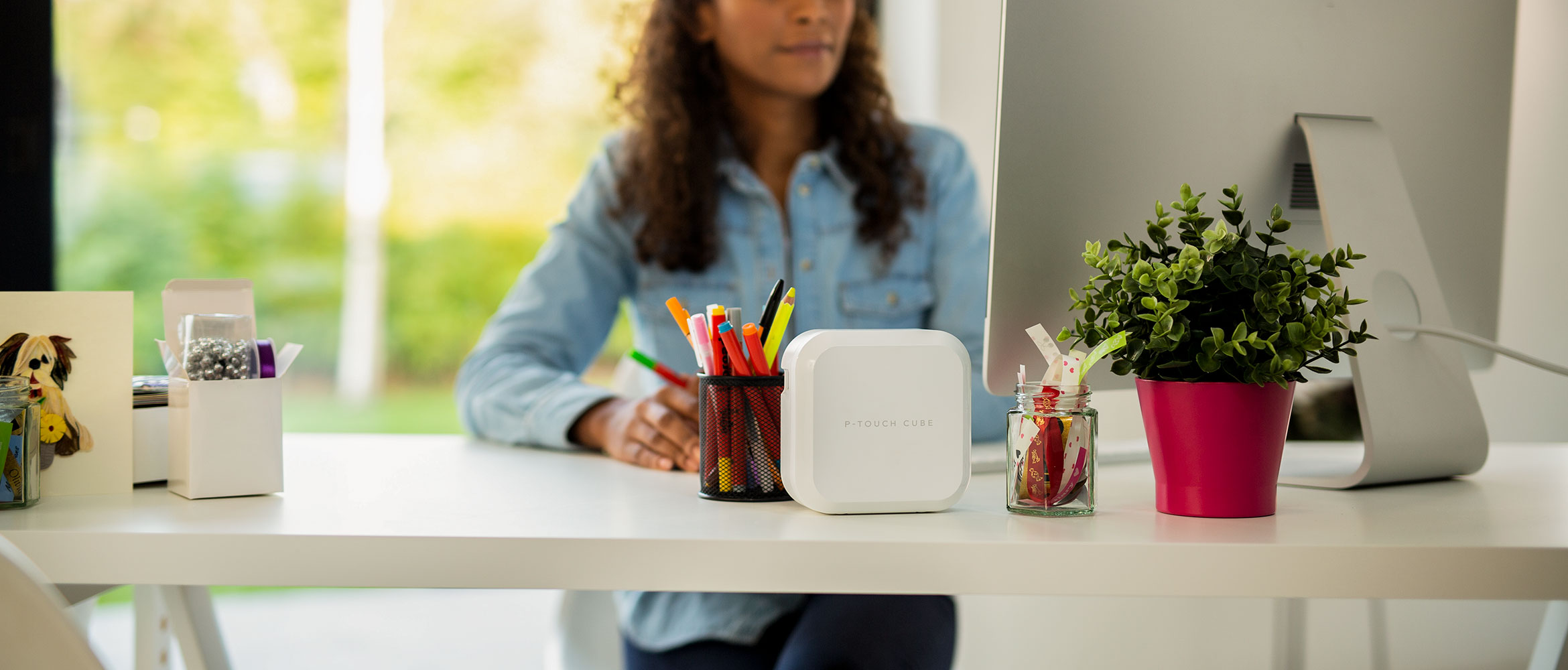 P-touch CUBE Plus white on a desk