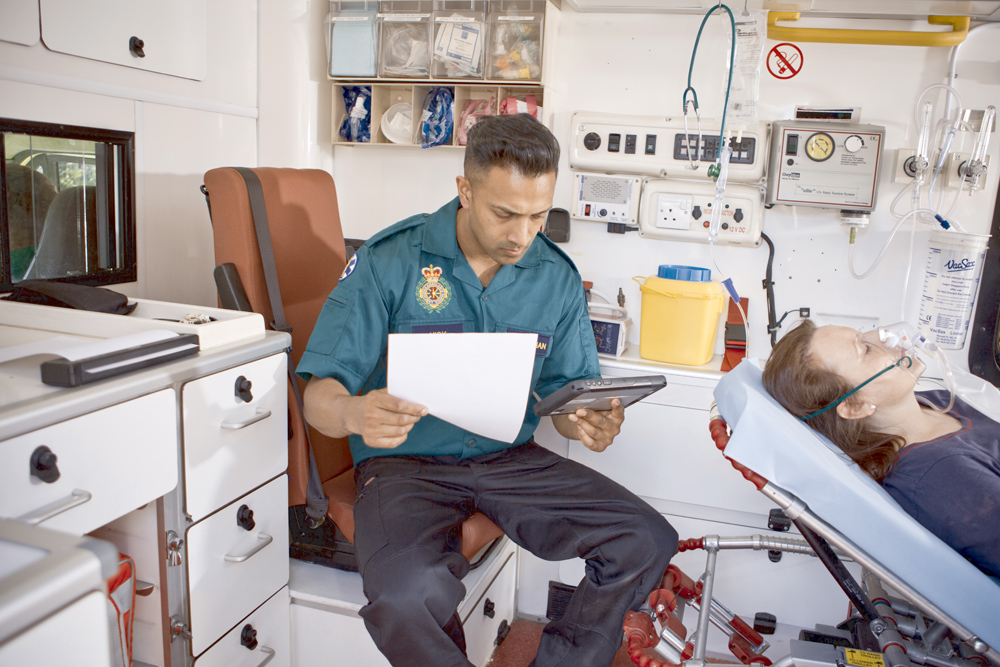 Paramedic using PJ7 with tablet