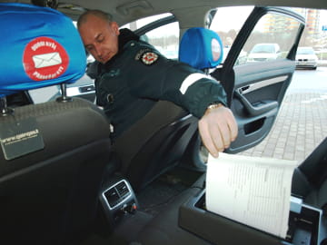 Litauens politi kjører rundt med en Brother PcketJet i baksetet