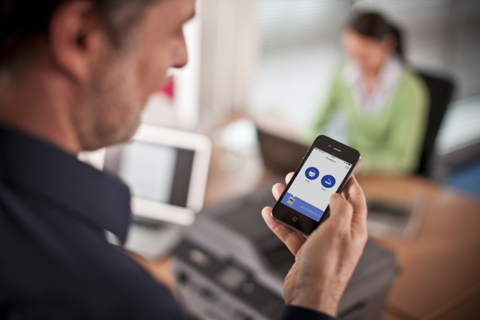 iprit&scan brukt av mann på smarttelefon