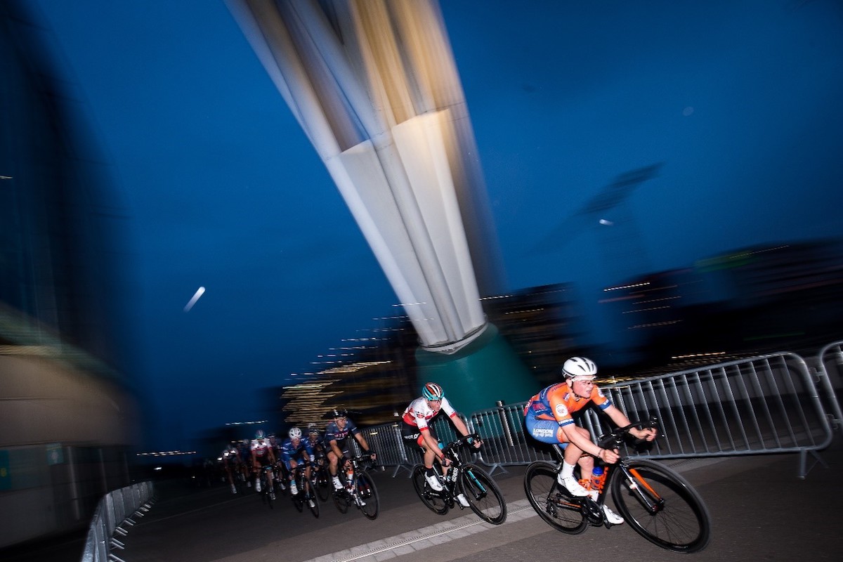 cycling race in the dark