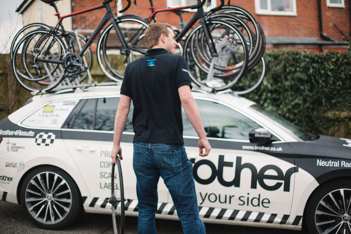 Brother's neutral service support car