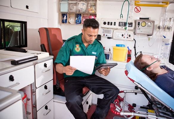Paramedic using PJ7 with tablet