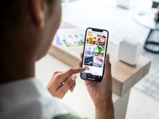 P-touch Design&Print app on smartphone being used to create a label