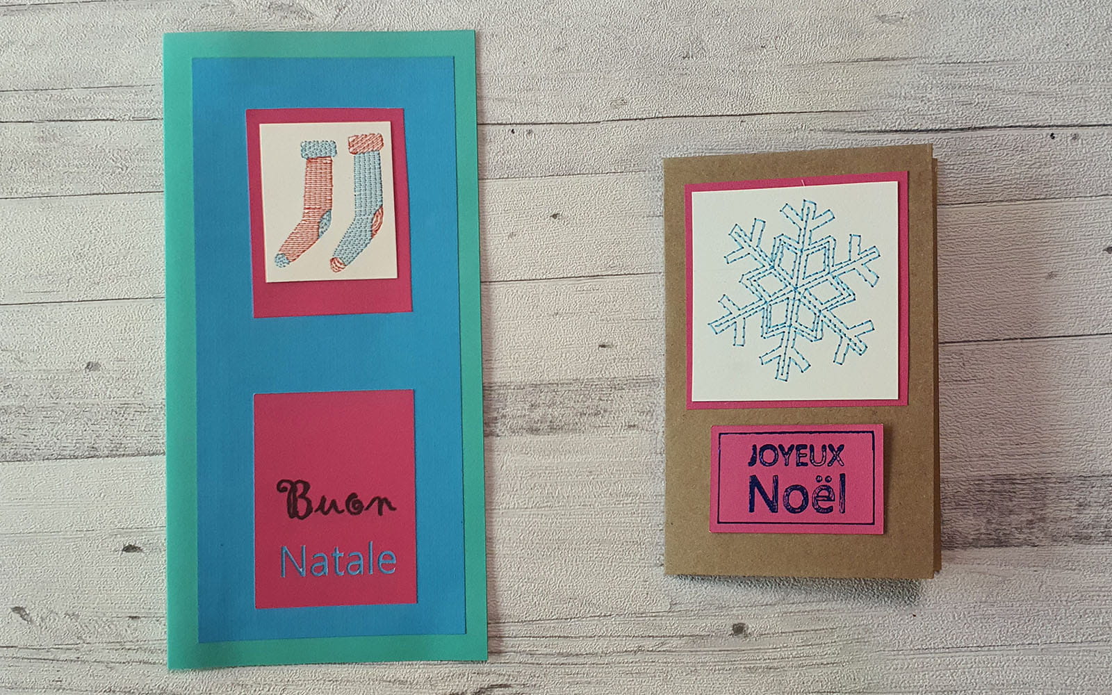 Grüne und blaue Weihnachtskarte mit gestickten Teilen auf weißem Holz